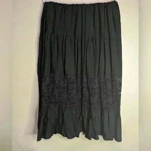 NWT Simplee Long Black lacey dress Size Medium with Bell sleeves and lace accent - Picture 5 of 10